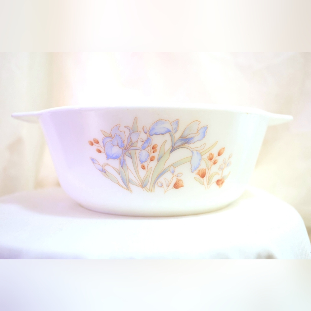 Pyrex England Blue Iris Casserole Dish
